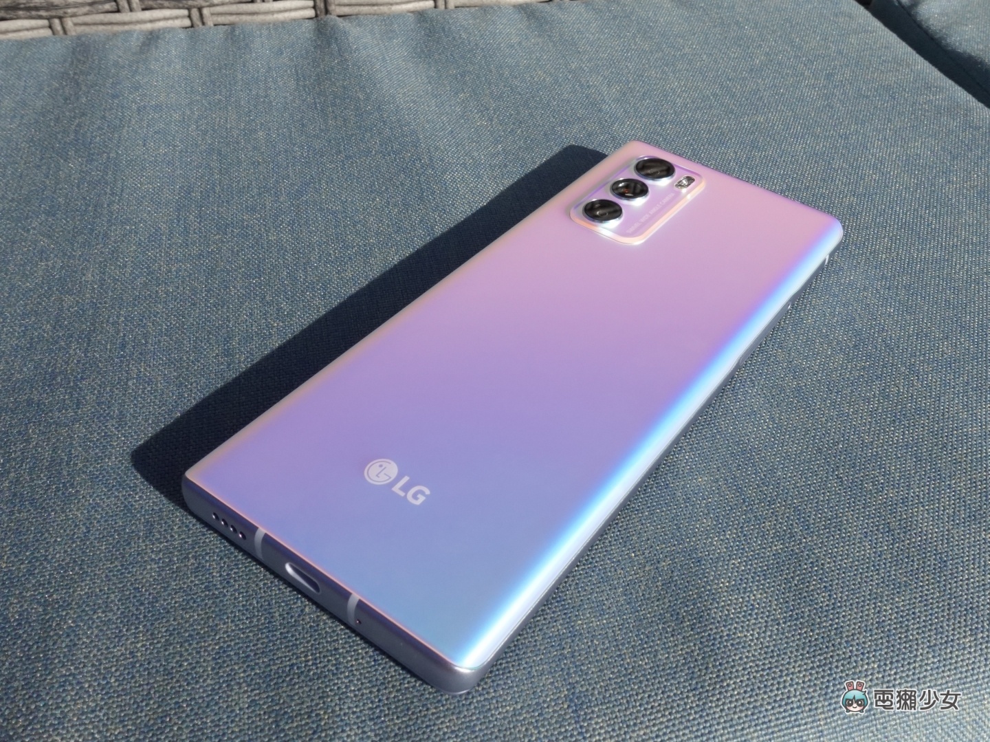 LG 复刻 LCD 屏的 5G 手机：是情怀的坚守还是技术的创新？  第5张