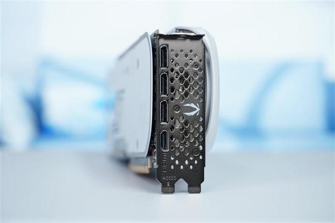 索泰 GTX960 显卡：游戏爱好者的得力助手，提升游戏体验的绝佳选择  第2张