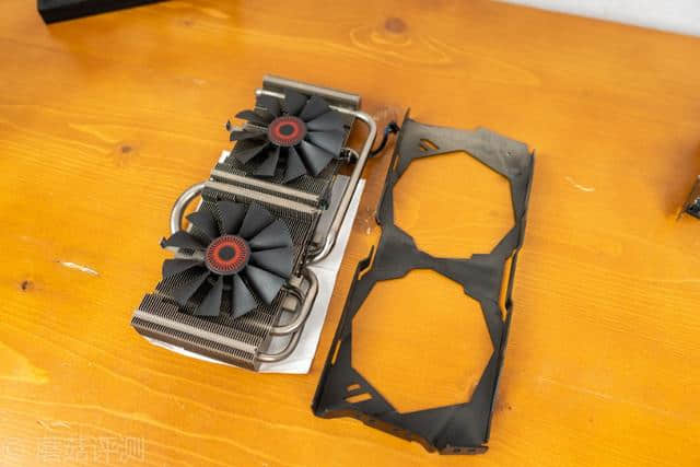 华硕 GTX9800 冰刃版显卡：简约设计与出色性能的完美结合  第5张