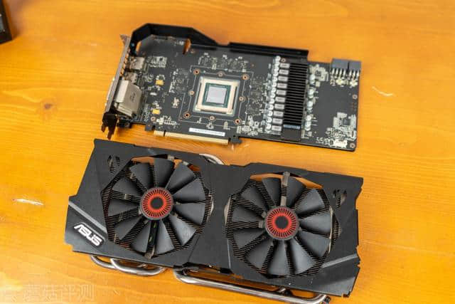 华硕 GTX9800 冰刃版显卡：简约设计与出色性能的完美结合  第7张