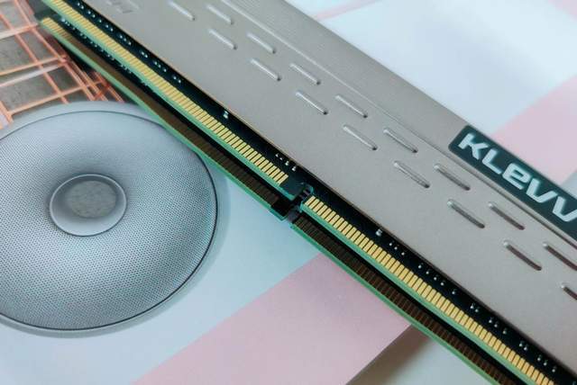 B560 主板与 DDR6 内存邂逅：存储技术革新的象征  第2张