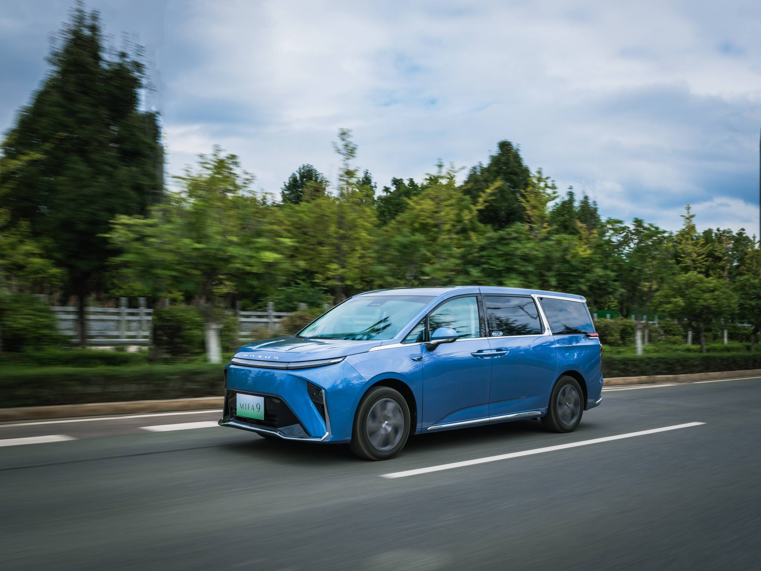 小型普通客车推荐：上汽大通 MAXUS 新途 EV70，满足你对舒适、智能、高效的多元需求  第4张