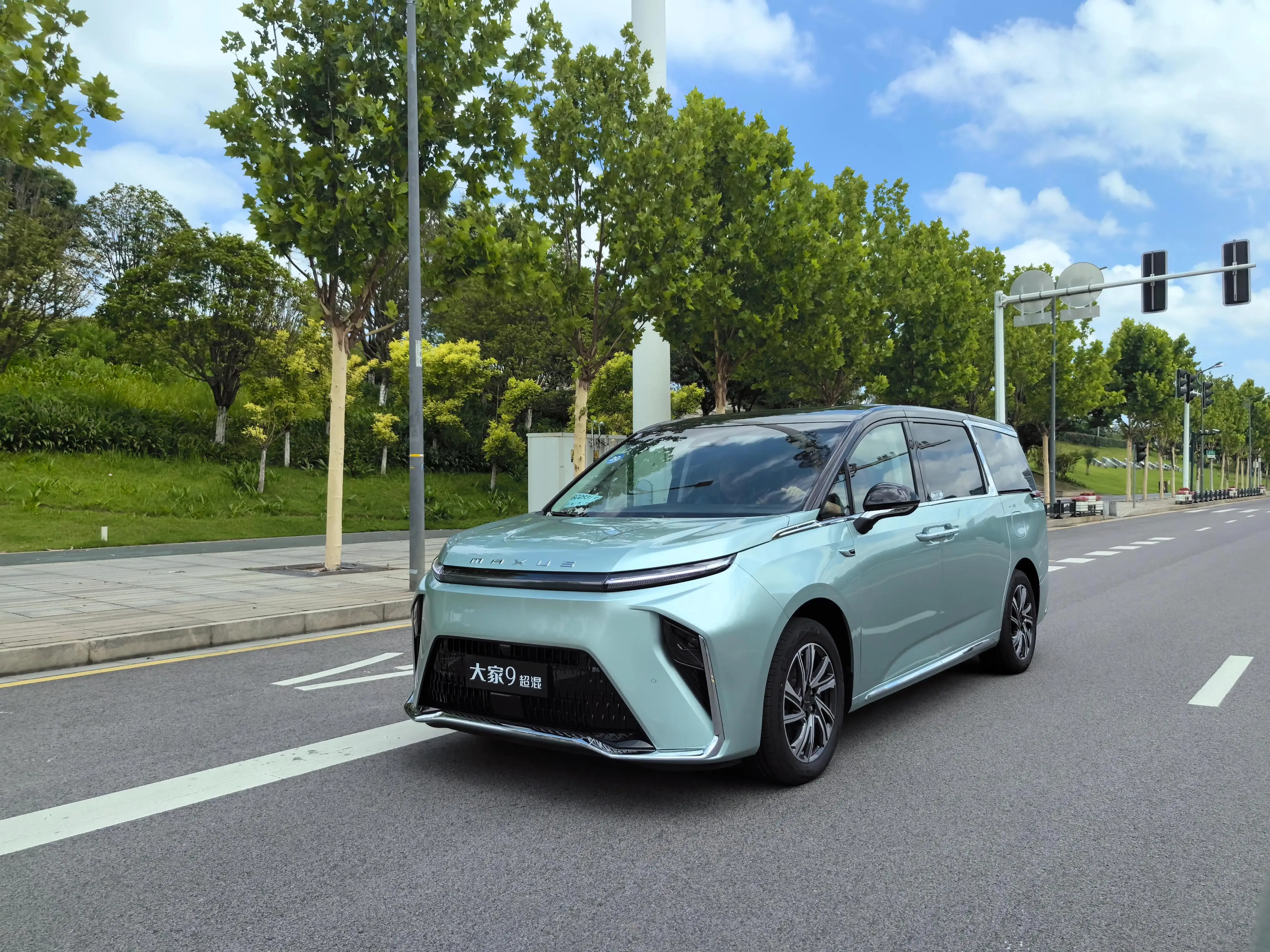 小型普通客车推荐：上汽大通 MAXUS 新途 EV70，满足你对舒适、智能、高效的多元需求  第9张