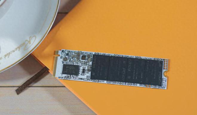 DDR4固态硬盘：速度飞快稳如泰山，打破传统硬盘界限  第3张