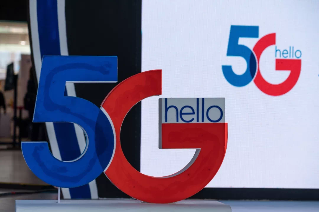 探索5G时代：体验崭新5G手机与高效5G路由器的协同工作