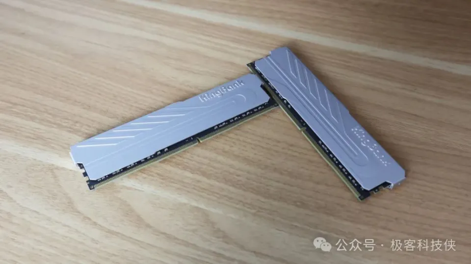 DDR42400 内存条：平凡却重要的电脑配件，性能卓越价格适中  第3张