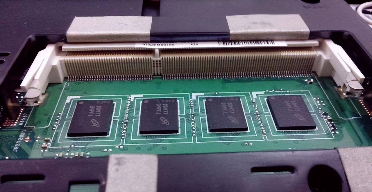 ddr3和r4互换 DDR3 与 DDR4：内存条领域的热血传奇与科技变革  第2张