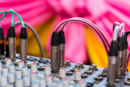 音频工程师分享同轴连接技术在人声混音中的应用经验与技巧  第7张