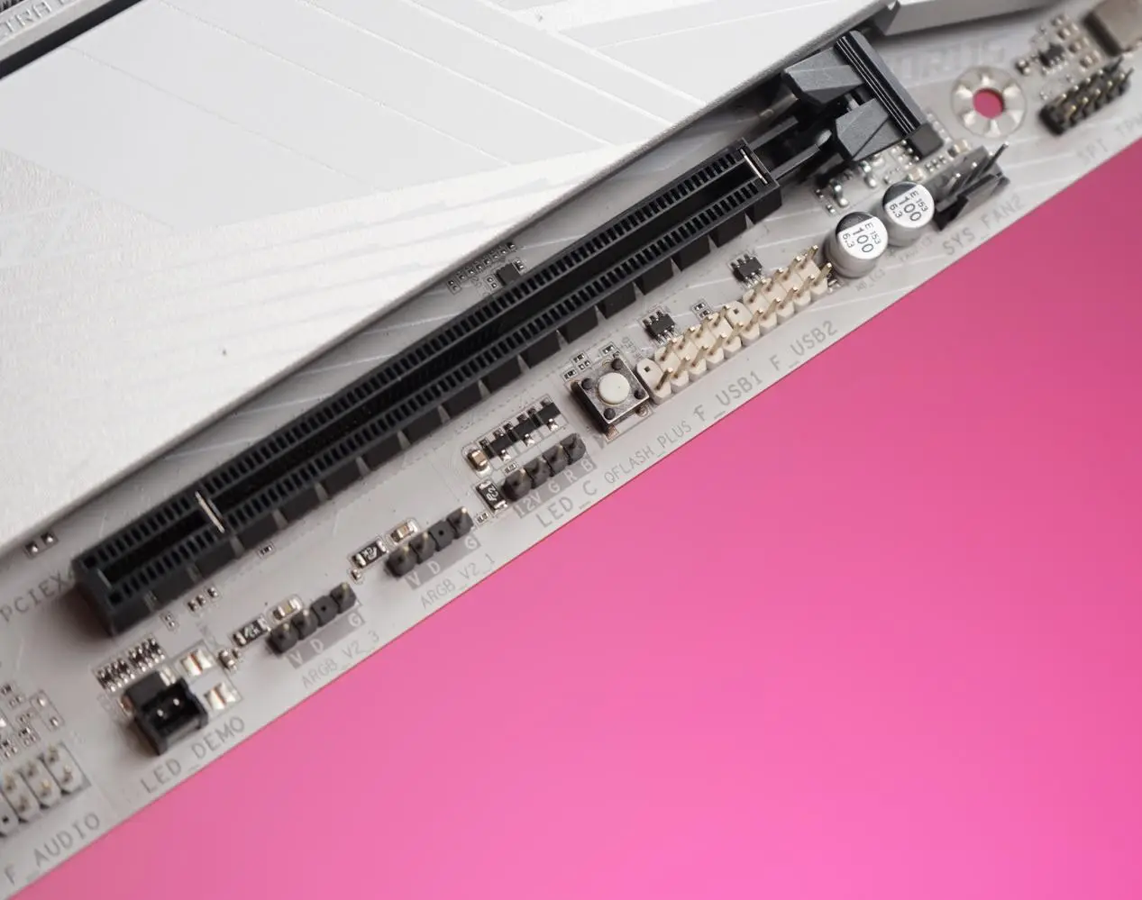 技嘉 DDR5 内存条：灯条设计的争议与魅力探讨  第5张