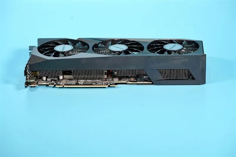 显卡对决：GTX750Ti与R9 270，性能巅峰对决  第1张