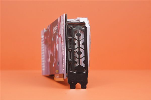 970 GTX显卡：黑金外观配顶尖性能，游戏视频剪辑神器  第1张