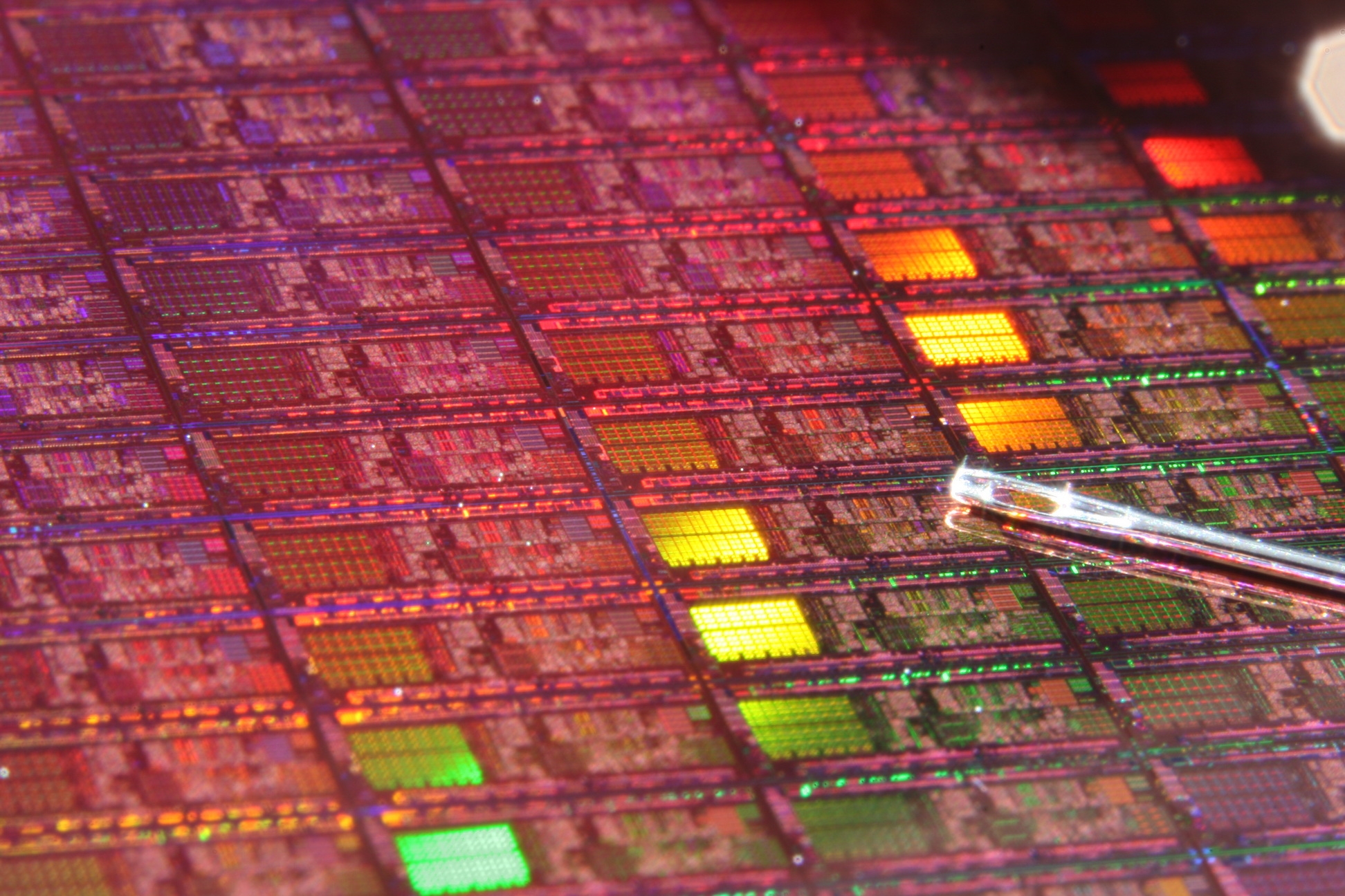 英特尔DDR4：超越DDR3，领先市场，提升计算效率
