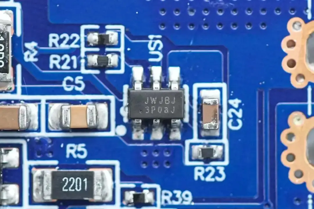 电子工程师的挑战：8 位 DDR 内存接口与 32 位主控芯片的连接  第3张