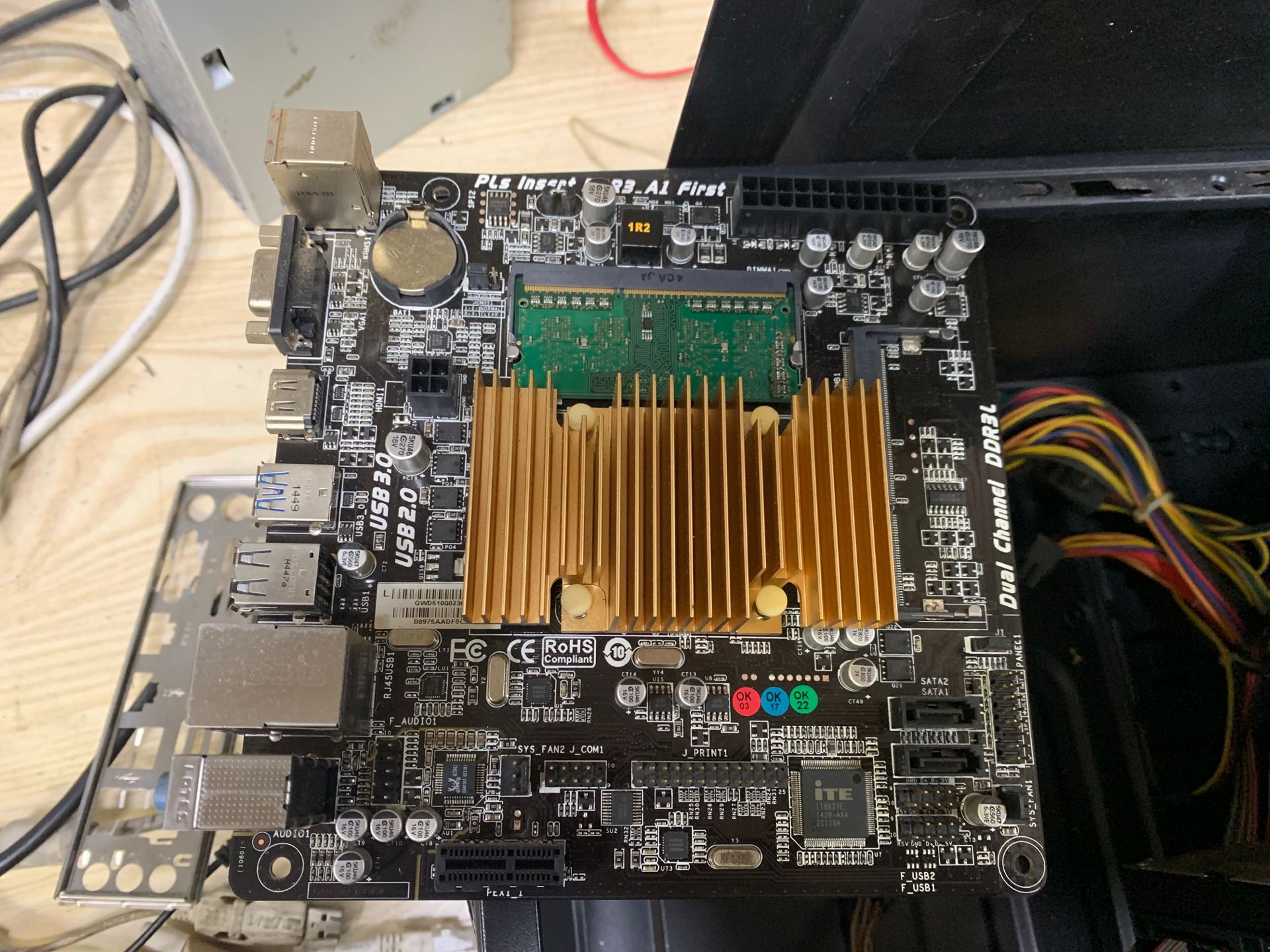DDR32G：内存界的速度极客，电脑的守护神，让游戏体验如丝般顺滑  第2张
