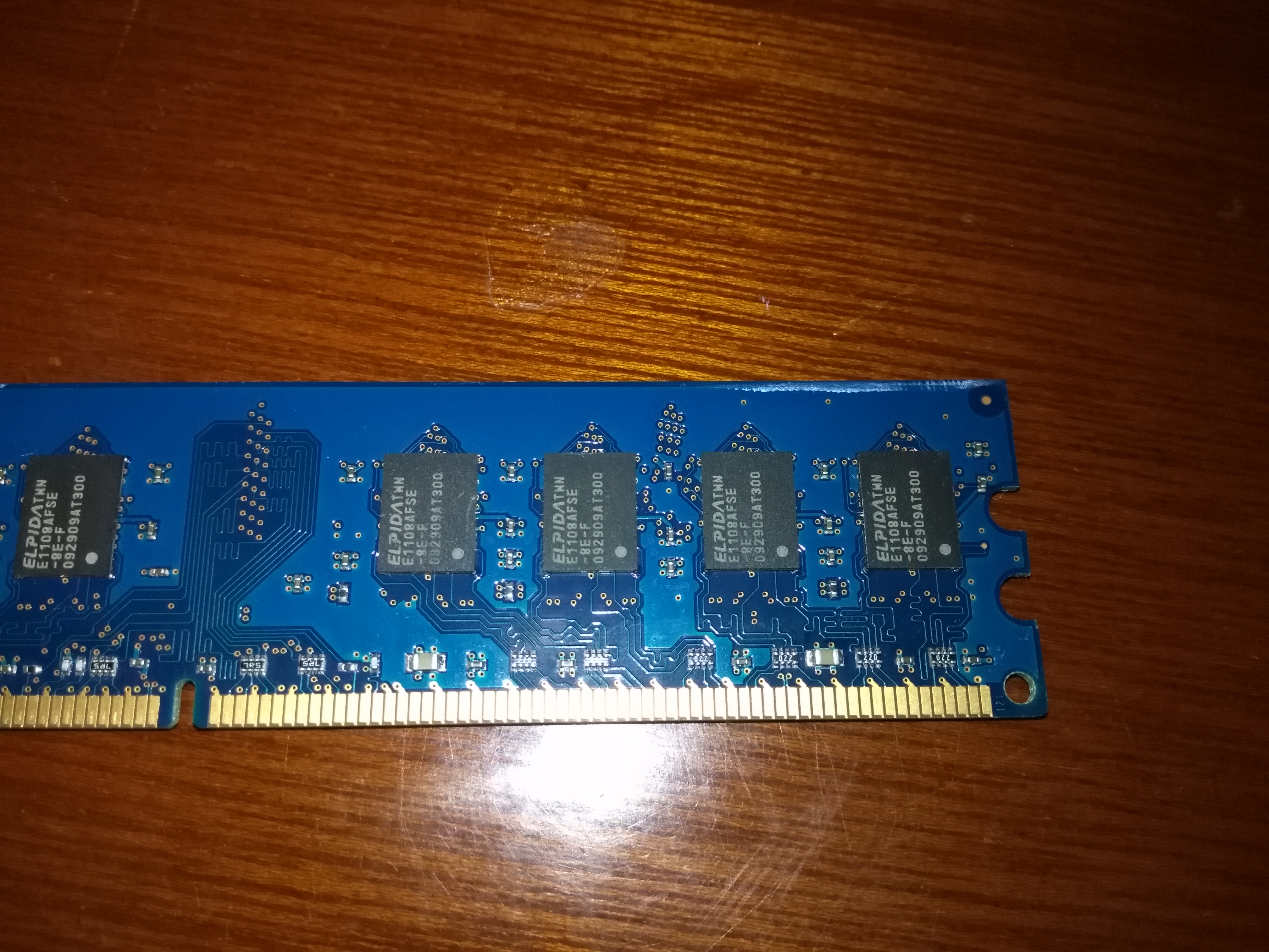 DDR2 内存条的 4G 版本：罕见但存在，价格不菲且稀缺  第1张