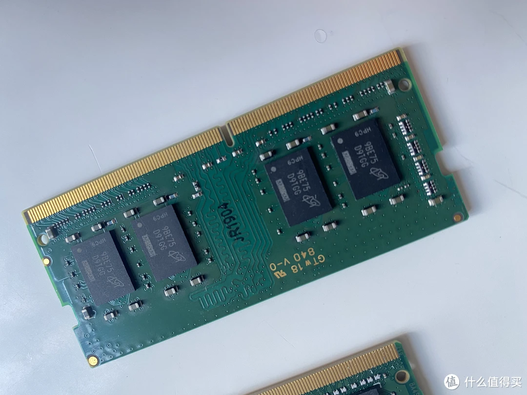 DDR42400 内存条：提升笔记本性能的科技密友  第9张