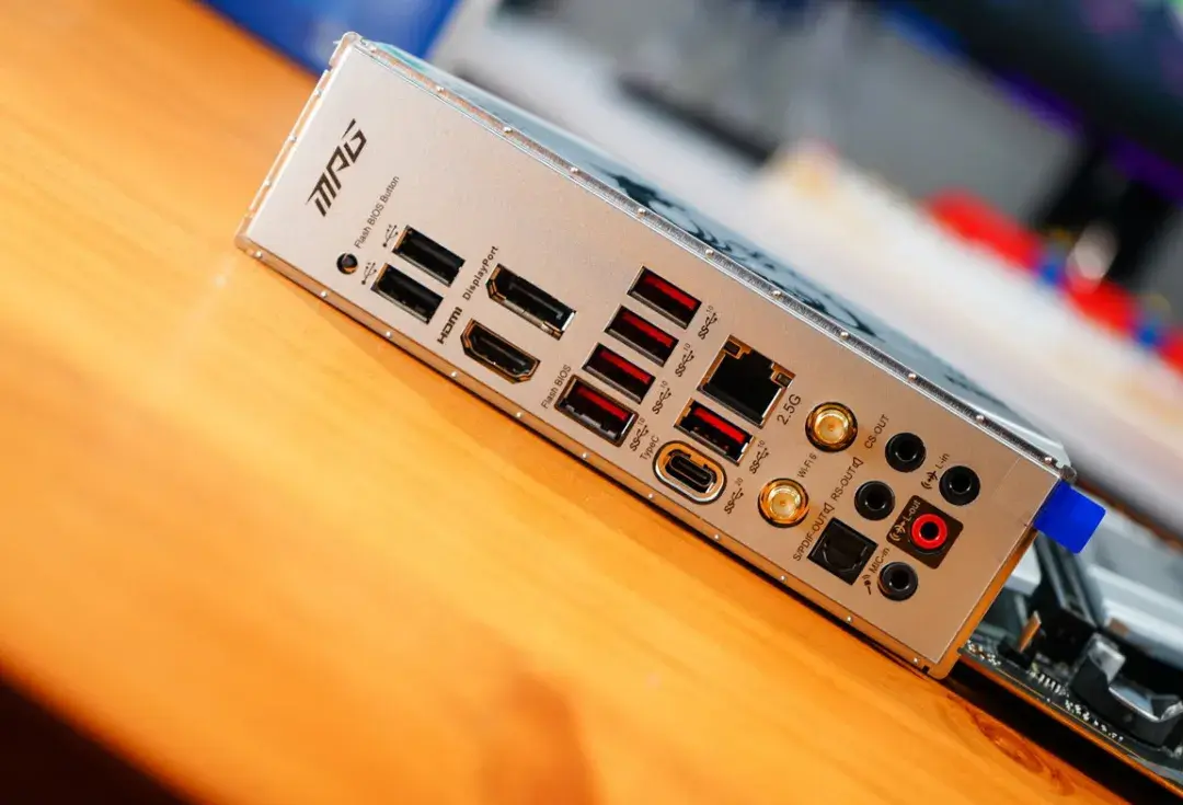 DDR4 插口：内存与主板的高效连接接口，提升数据传输速度  第5张