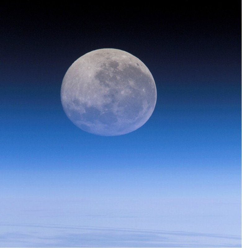 5G 手机拍摄月球美景：科技与情感的交融体验  第5张