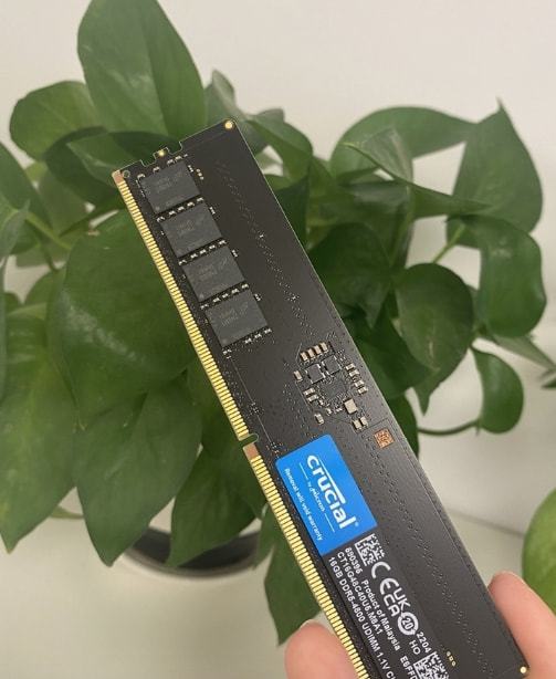 DDR5 内存条：尺寸规范全面革新，展现卓越风范  第1张