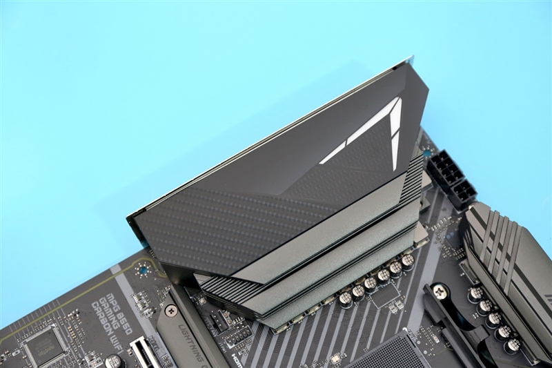 微星 B550M DDR4：外观与性能完美结合的主板之选  第5张
