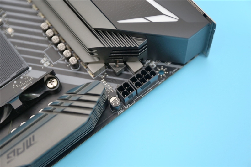 微星 B550M DDR4：外观与性能完美结合的主板之选  第6张