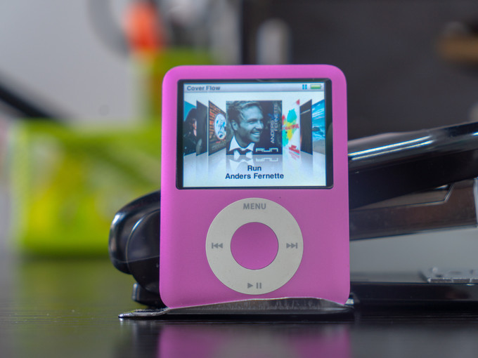 iPod：音乐的象征，情感的承载，与音箱相连，放大音乐情感  第7张