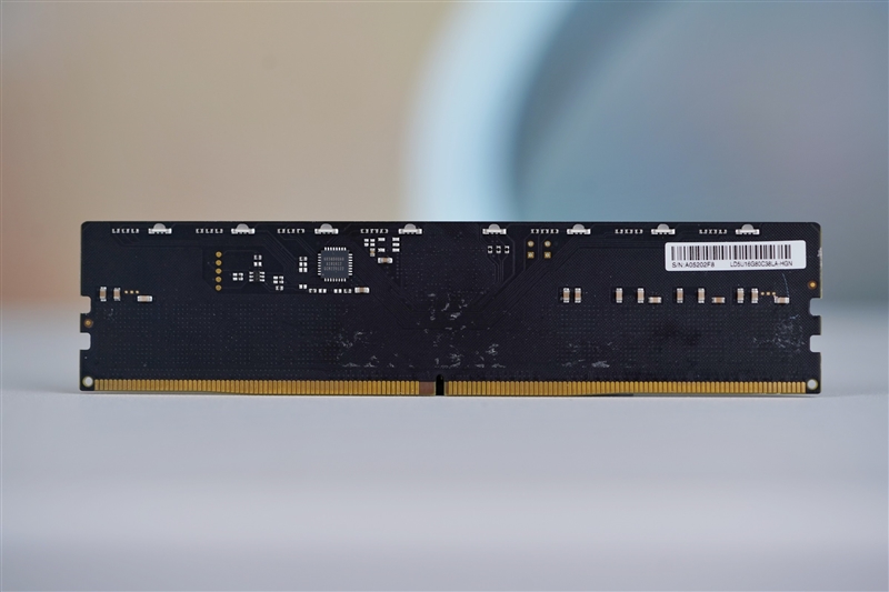 DDR5 8G 内存性能卓越但价格高昂，消费者该如何抉择？  第7张