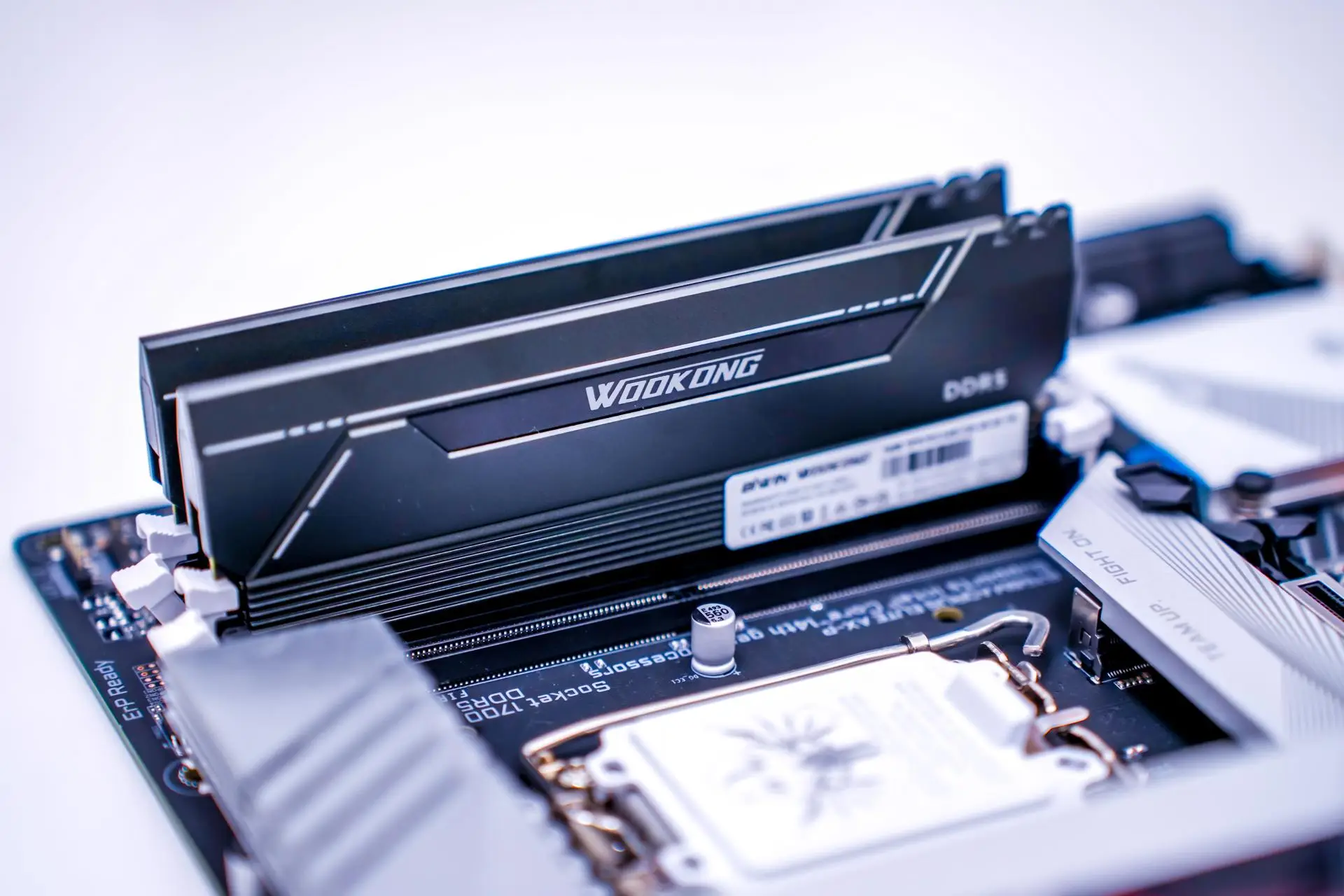 DDR5 内存是否真需采用水冷技术？全面考虑其发热量与散热效能  第6张