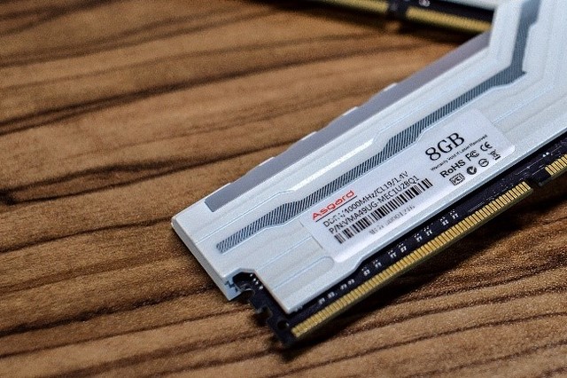 三星 DDR4 8G 内存条：速度与激情的完美融合，性能解析  第2张