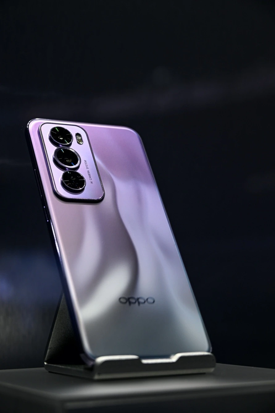 OPPO Reno13 来袭！超美小直屏，质感全面升级，预购即送腾讯视频 VIP 会员季卡