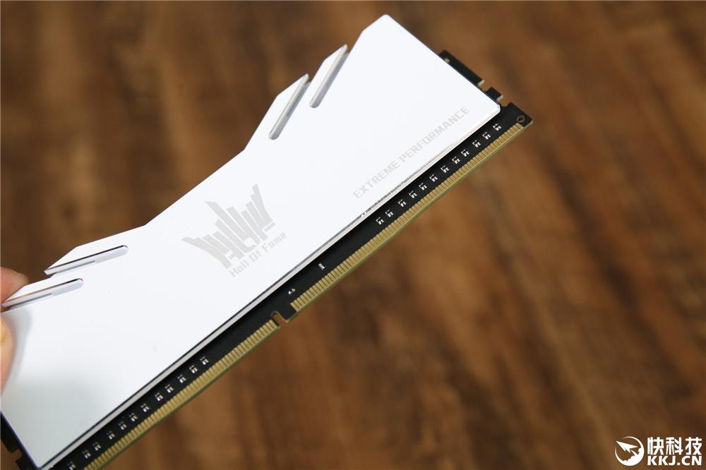 名人堂DDR32400：硬件迷的新宠，速度与稳定并存  第6张