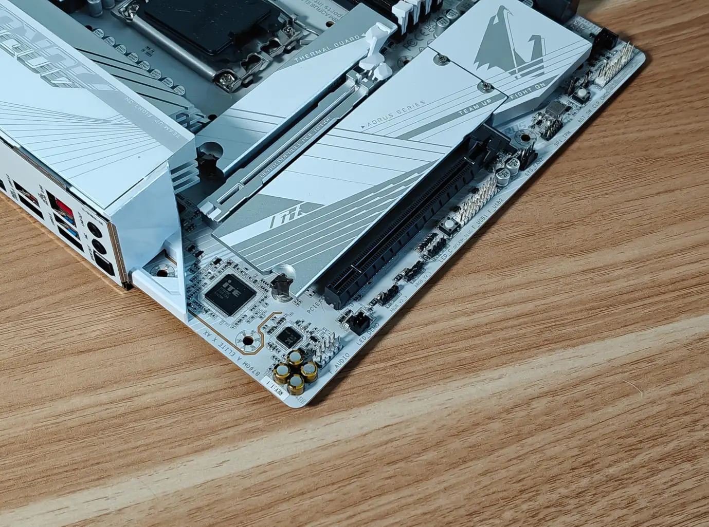 DDR5 内存上市，为电脑带来全新活力，主板升级该如何选择？