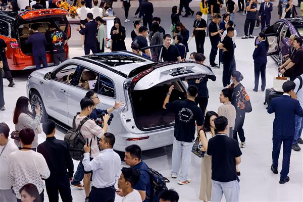 销量突破 17 万！问界新 M7 为何能成为国民 SUV 的传奇？  第12张