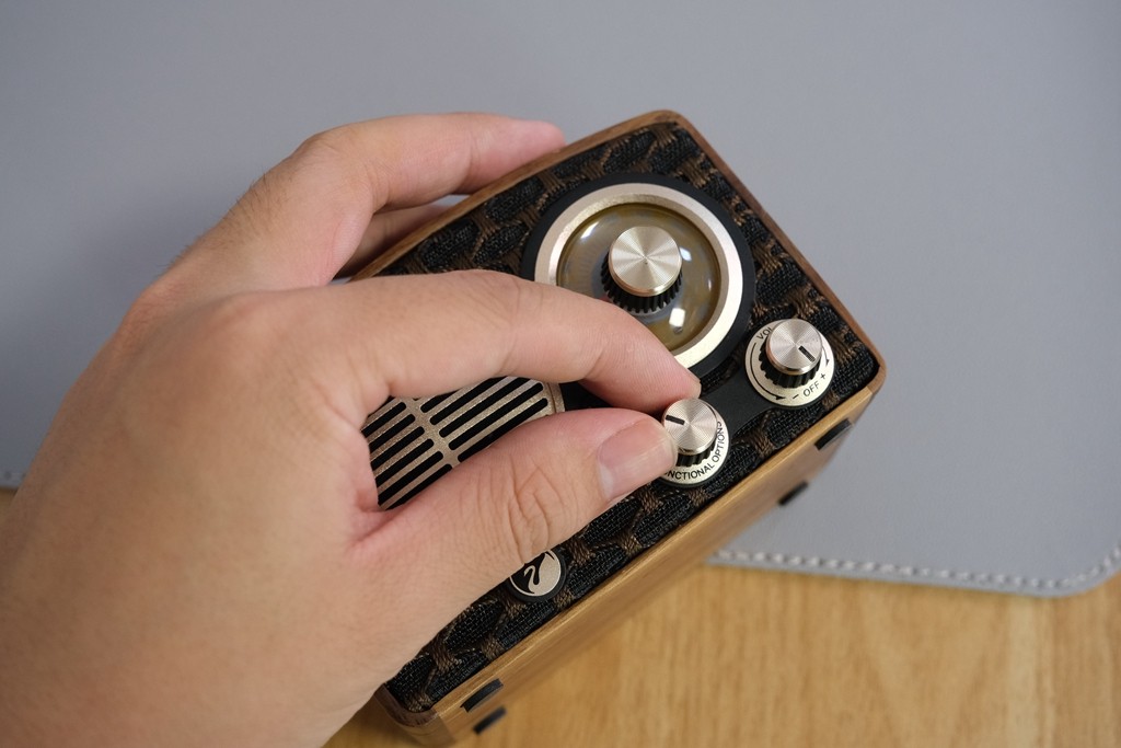 音箱的秘密：Aux 接口连接，提升音质的关键  第7张