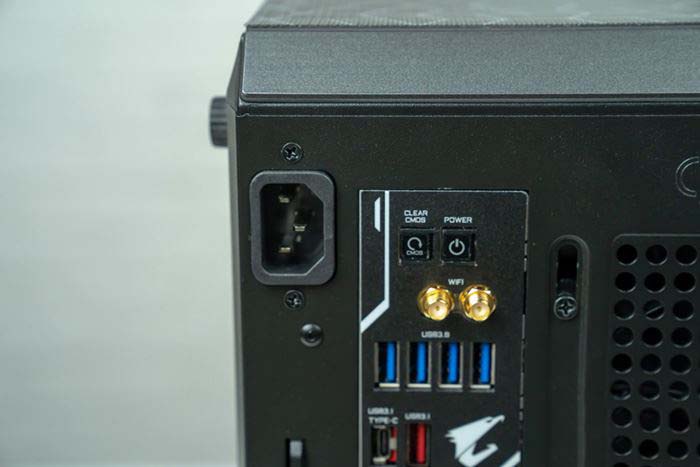 揭秘主机背后接口：USB、HDMI、网线，哪个更值得关注？