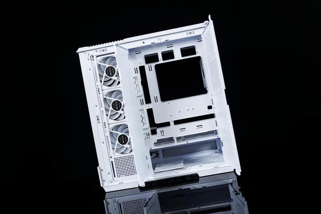 华硕 GT501 机箱：显卡垂直安装设计，提升性能与美感的创新之举  第2张