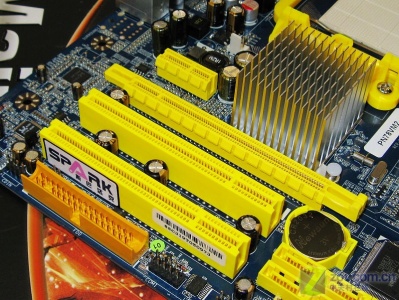 ddr4插槽 DDR4插槽：让你的电脑速度提升到新高度  第5张