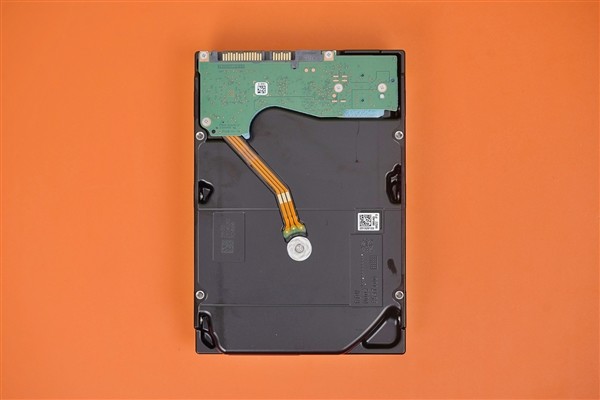 固态硬盘和普通硬盘的区别 SSD vs HDD：速度对比，谁更胜一筹？  第3张