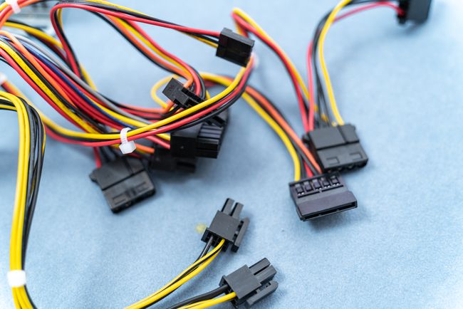 硬盘连接线大揭秘：SATA、IDE、USB三种线有何不同？