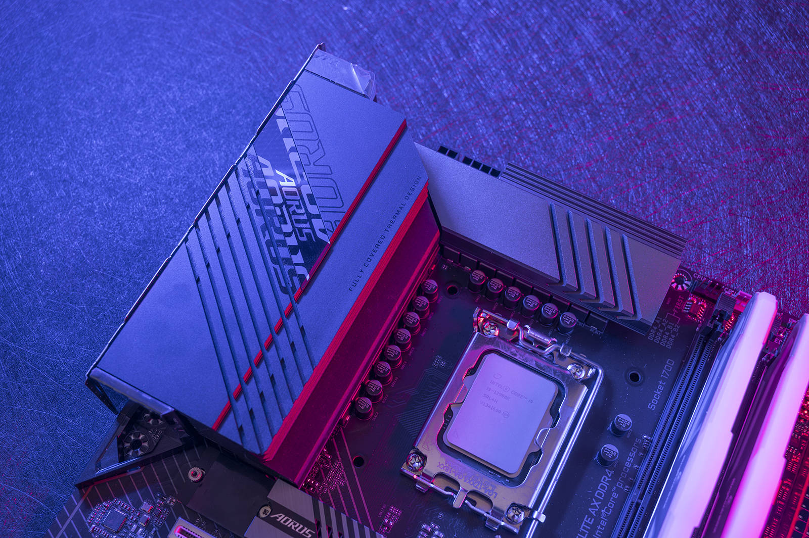 技嘉 B250M DDR4 2400 主板：电脑世界的耀眼明珠，性能与外观的完美结合  第1张