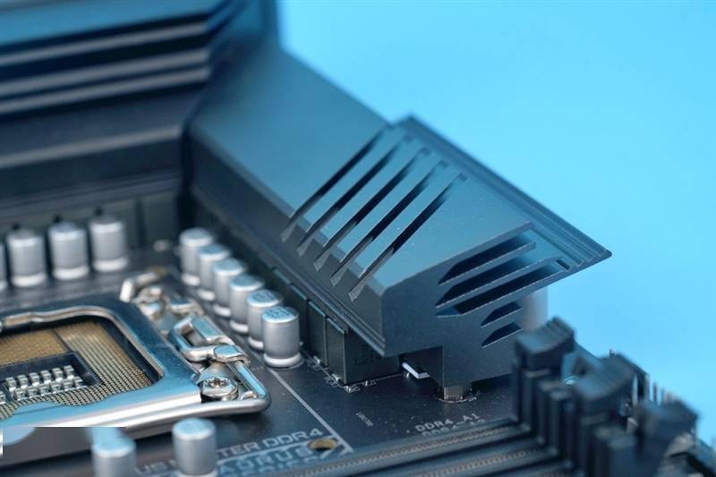 技嘉 B250M DDR4 2400 主板：电脑世界的耀眼明珠，性能与外观的完美结合  第6张