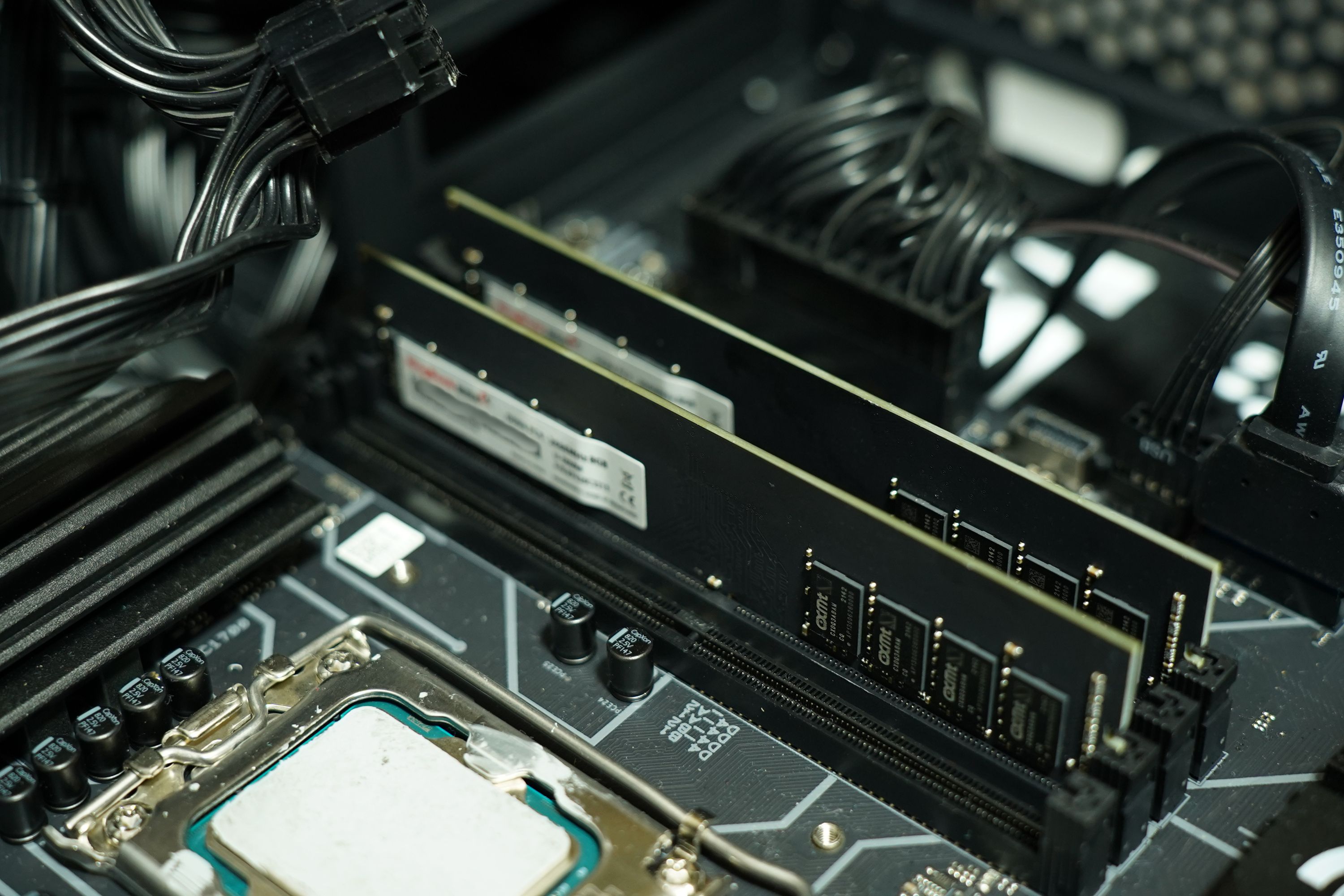 DDR4 内存：提升电脑运算能力的神奇组件，比 DDR3 更强更快  第2张