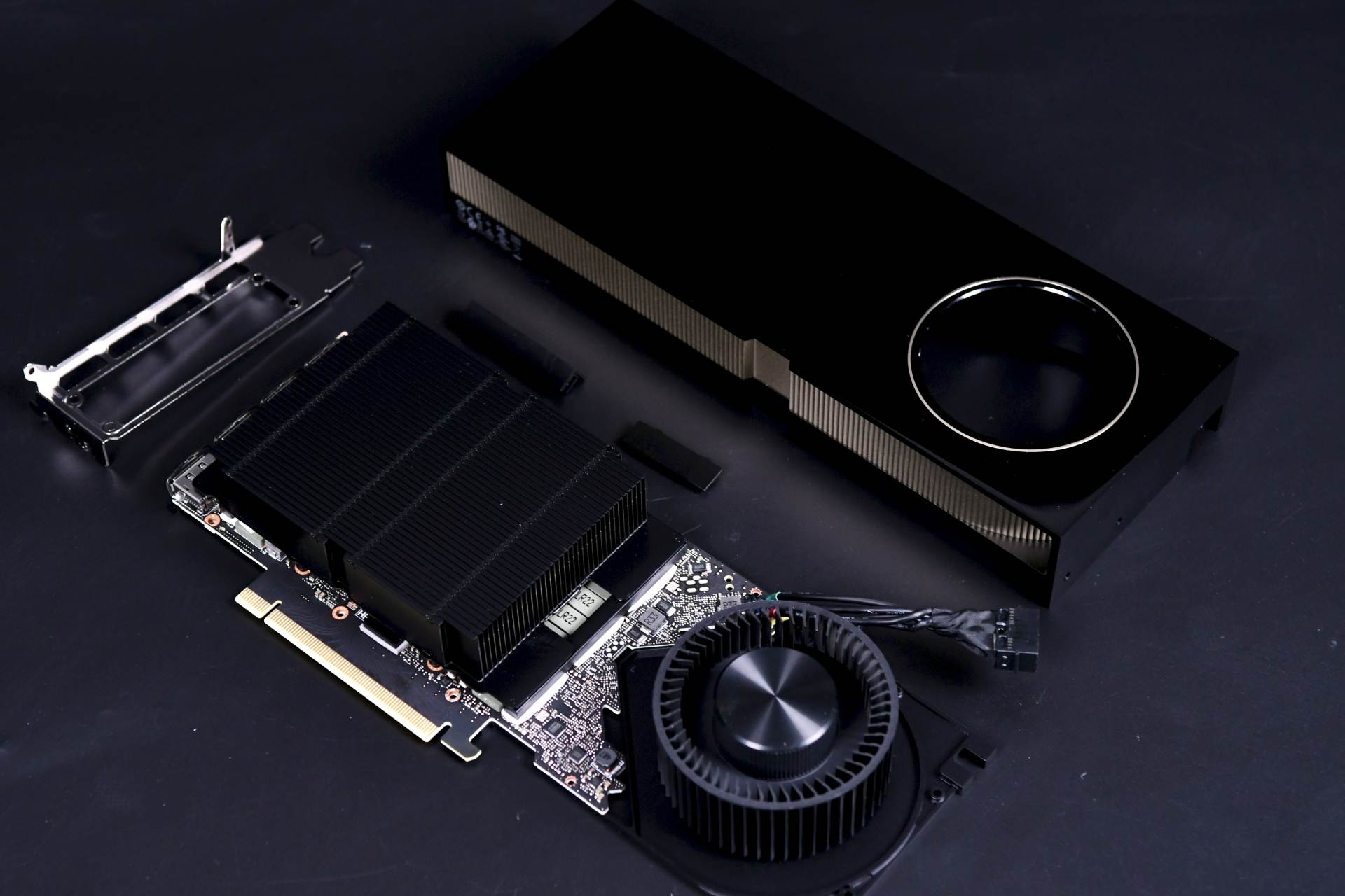 NVIDIA GeForce8800GT：电脑大屁股显示器时代的显卡辉煌之作  第8张