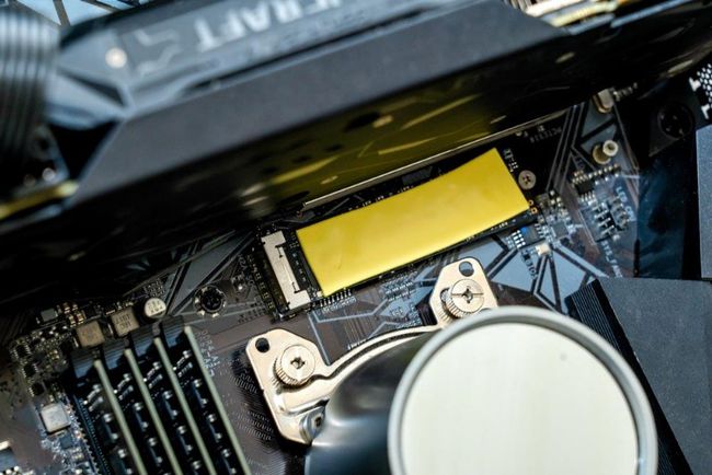 SSD固态硬盘大揭秘：速度超传统硬盘！抗震耐用，低功耗静音  第3张