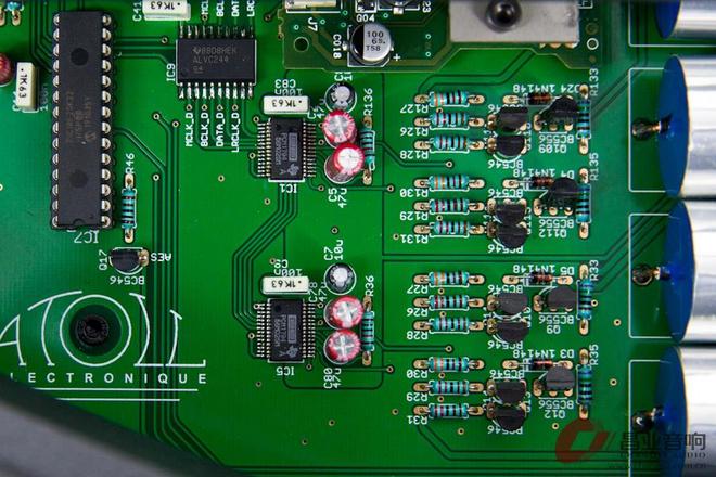 班龙718旗舰音箱接口详解：光纤、同轴、模拟音频输入端口及其特点与应用  第2张