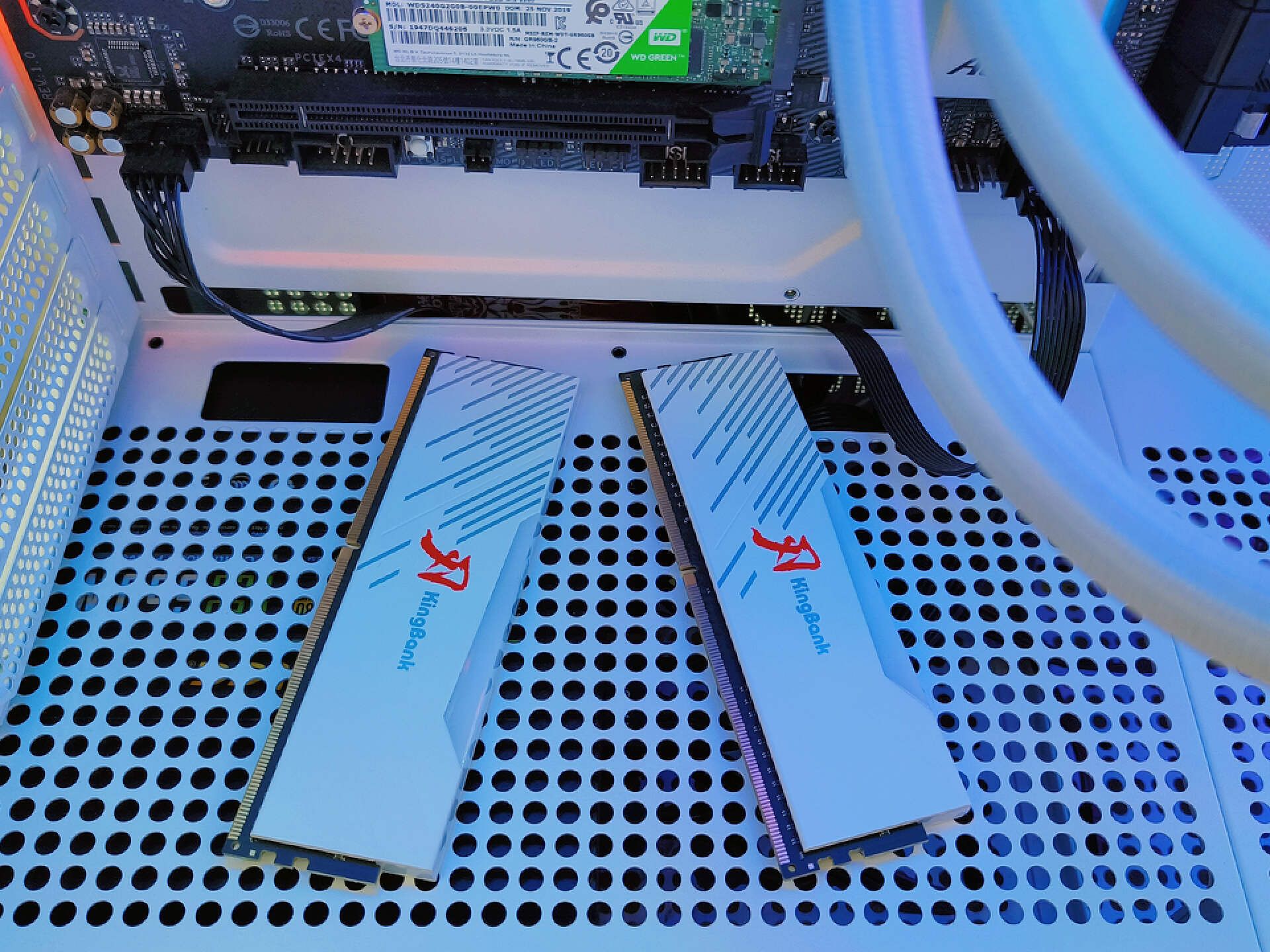 DDR4 移动内存能否在小巧手机中应用？引发热议  第8张