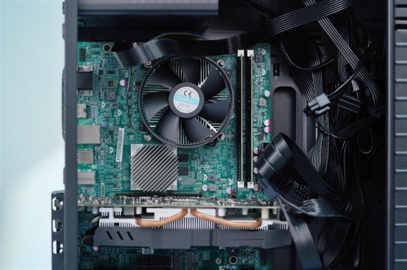 第四代 i5 处理器与 DDR4 内存：科技革命中的璀璨明星，速度与激情的完美结合  第8张