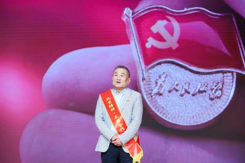 5G手机大比拼：外观风华、屏幕绚丽、性能超群  第1张