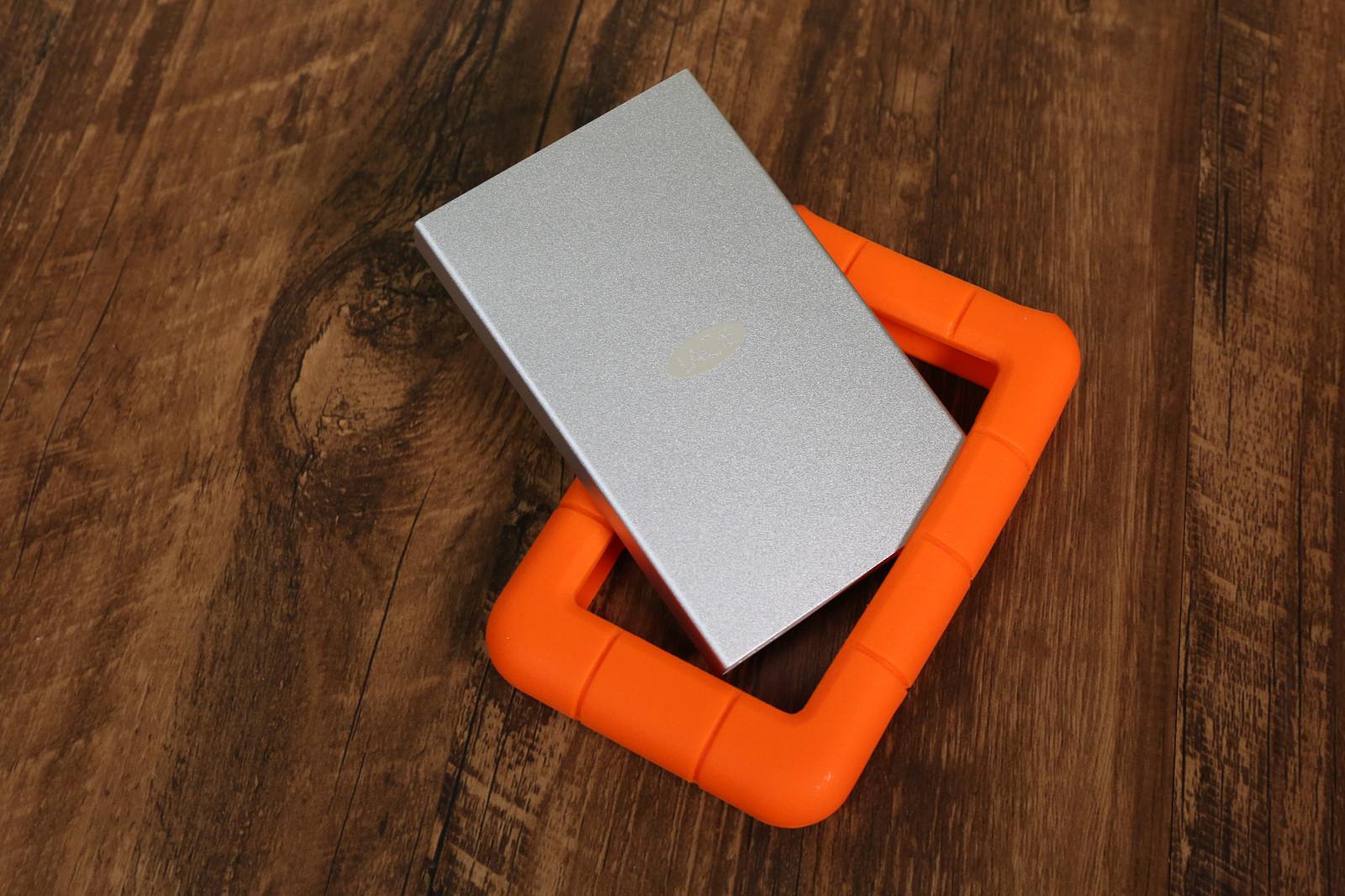 硬盘防震大揭秘：硅胶套VS悬浮装置，谁能守护您的硬盘安全？