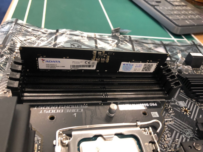 威刚 ddr4 2400 8g 威刚 DDR4 2400 8GB 内存条：速度与颜值的完美结合，提升电脑性能的绝佳选择
